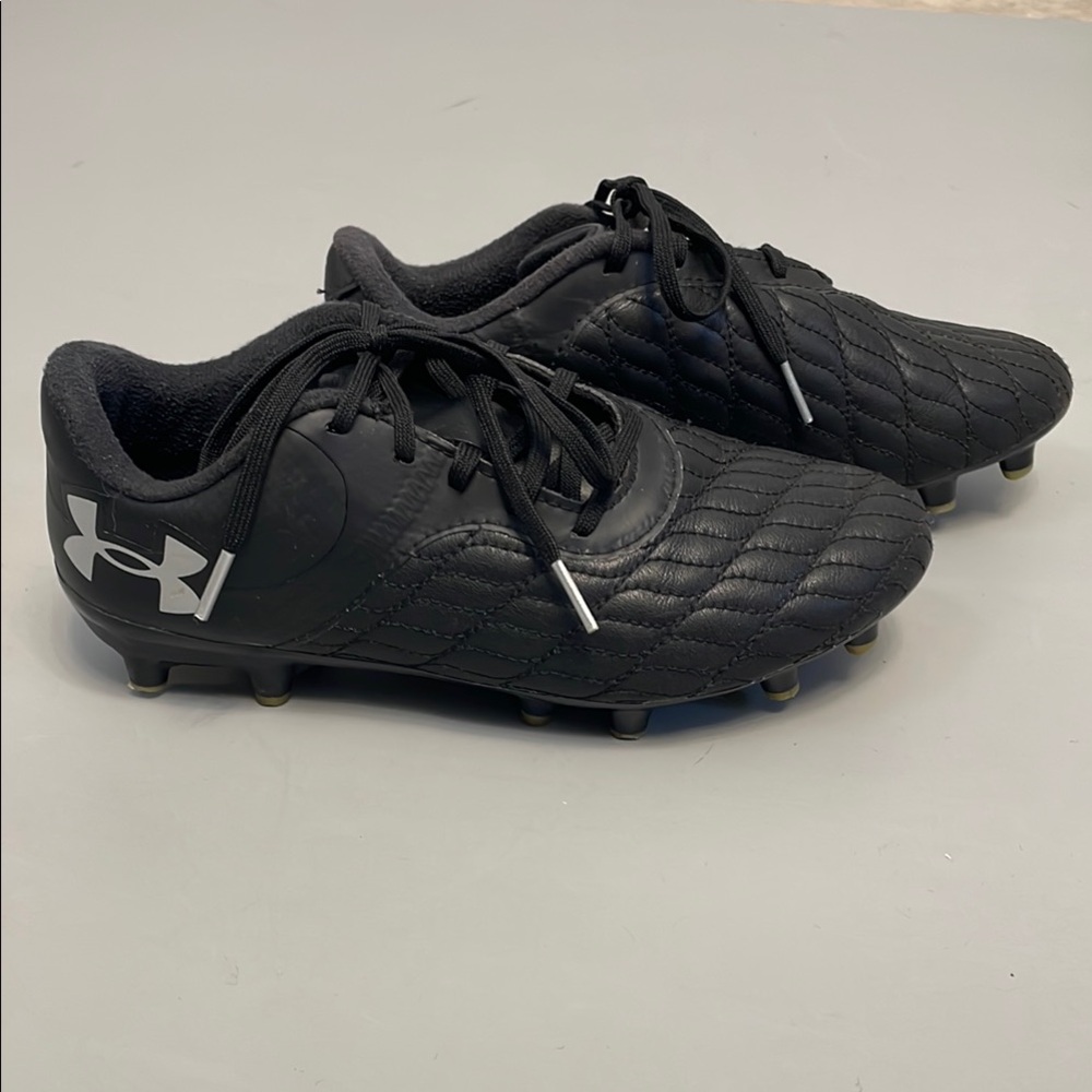 Under Armour Magnetico Select 3.0 FG Junior Soccer Cleats, size 4 youth